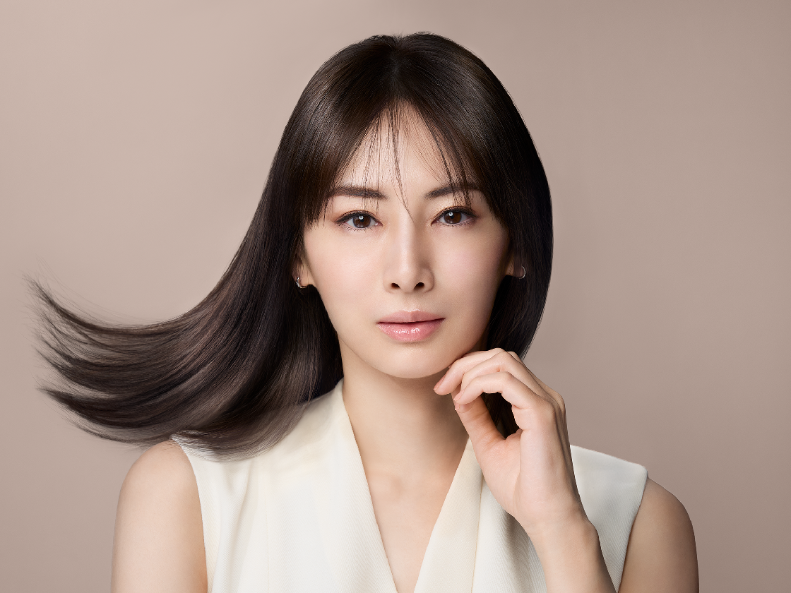 “うつくしい人生を髪からかなえる。”美容家電ブランドの、広告制作。